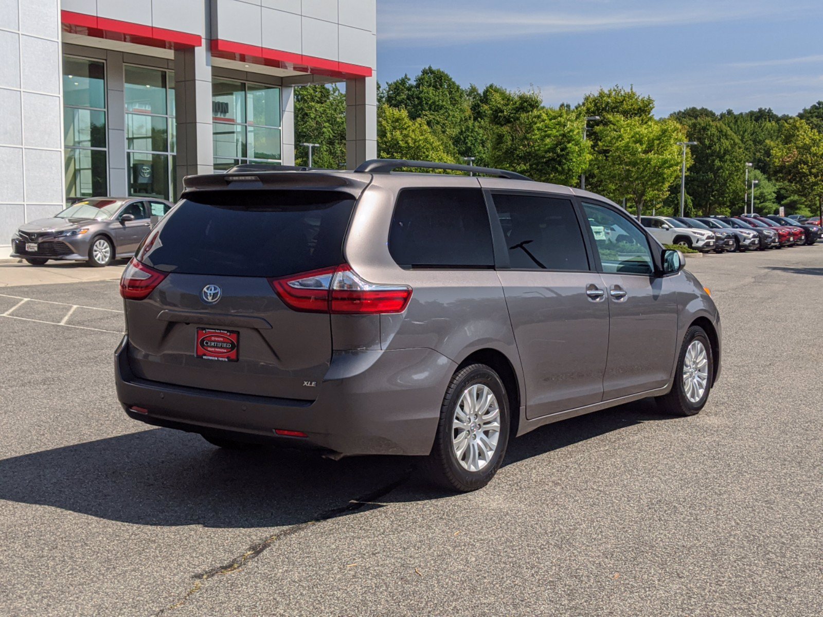 Pre-Owned 2017 Toyota Sienna XLE Mini-van, Passenger in Westbrook ...