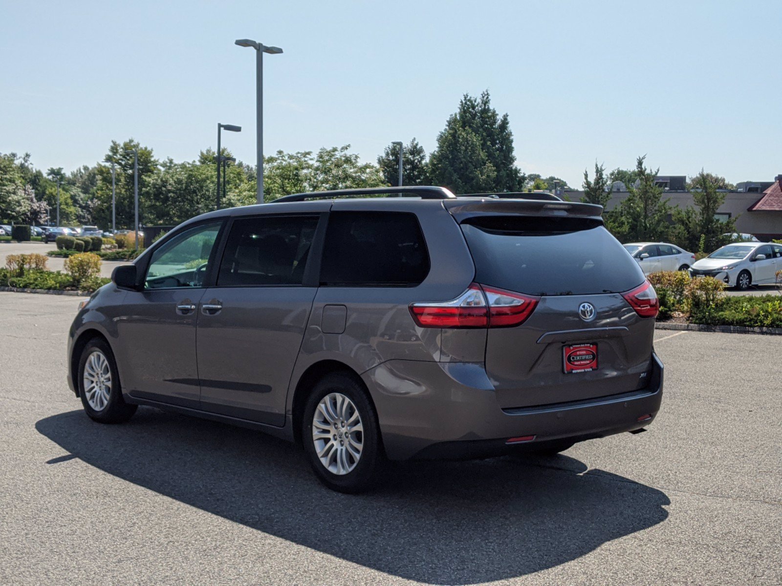 Pre-Owned 2017 Toyota Sienna XLE Mini-van, Passenger In Westbrook ...