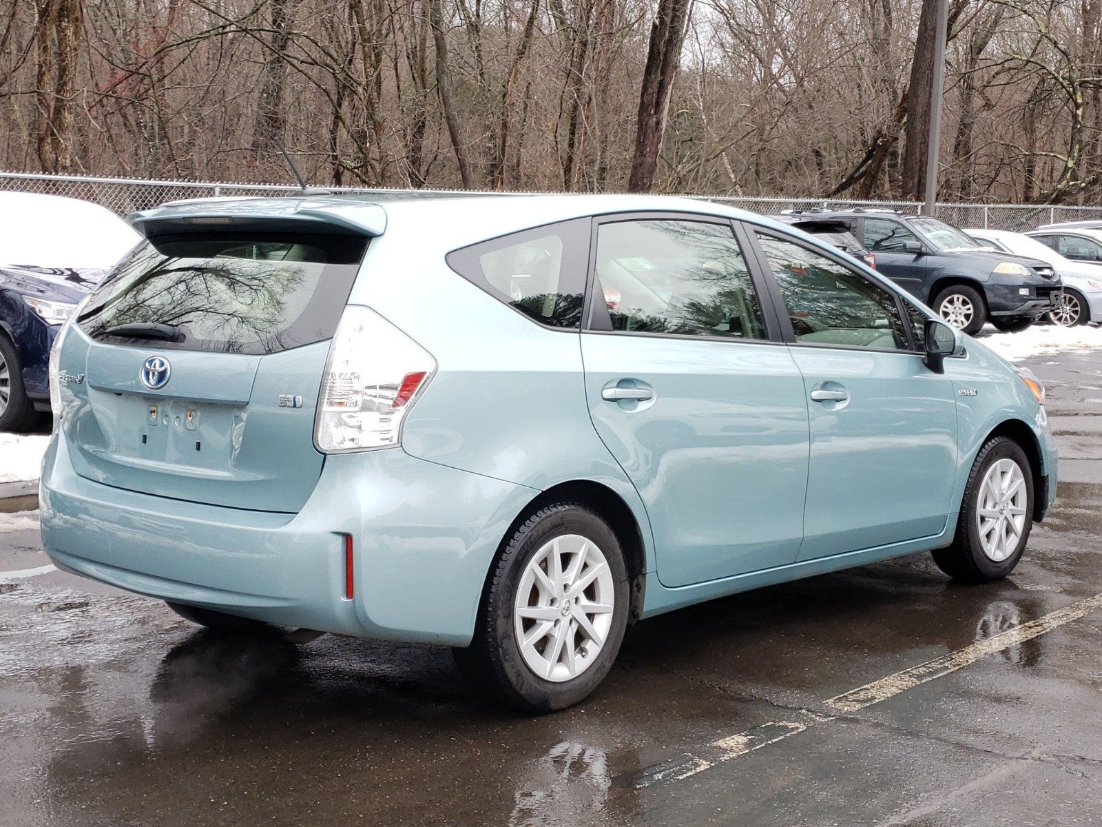 Toyota prius v 2013