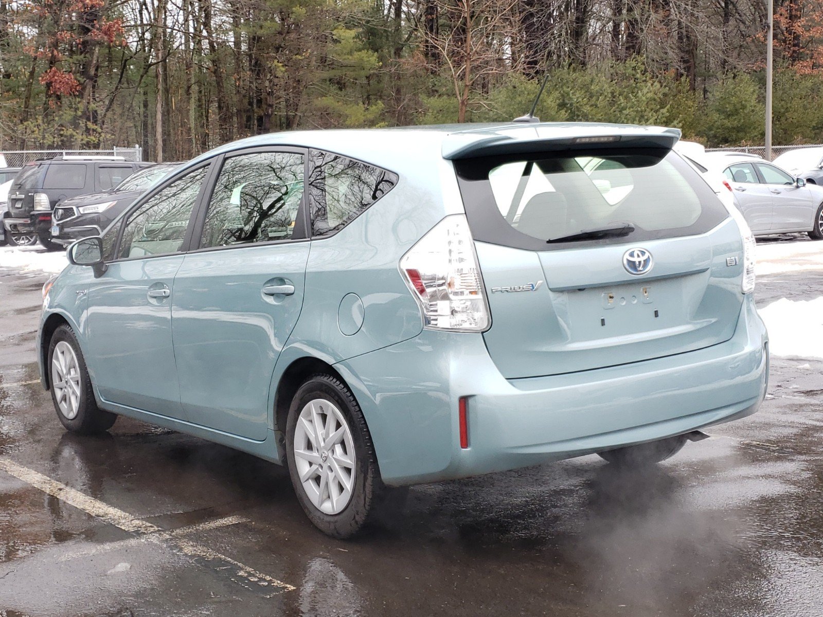 Toyota prius v 2013